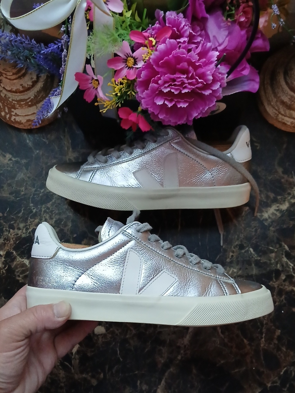 Veja Leather Casual/Lifestyle Athletic Shoes Size 39 EU 8 USA for Women